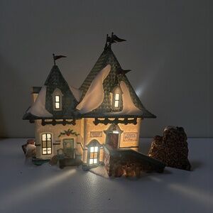 Department Dept 56 - Elsie’s Gingerbread - Limited Edition -Real smoking chimney